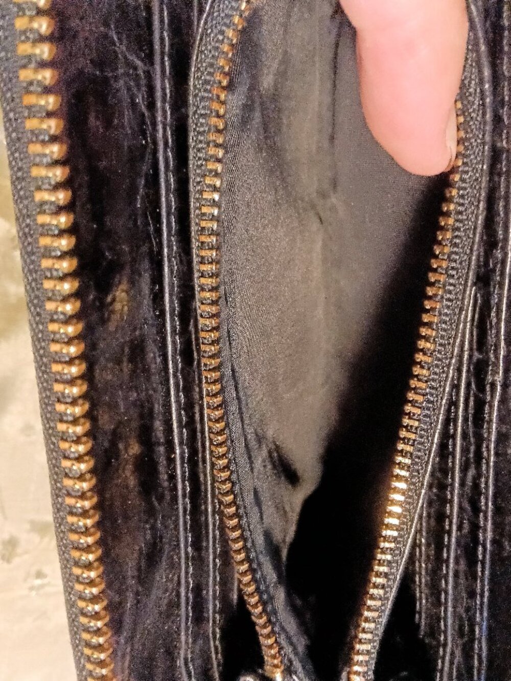 Tory Burch Black Glazed Leather Zip-Around Wallet Wristlet with "LOVE" Strap - Picture 8 of 10